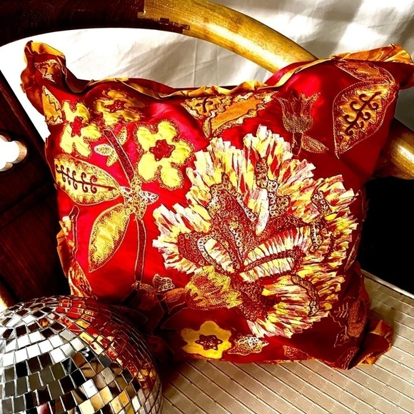 Vintage Other - SILK FLORAL THROW PILLOW